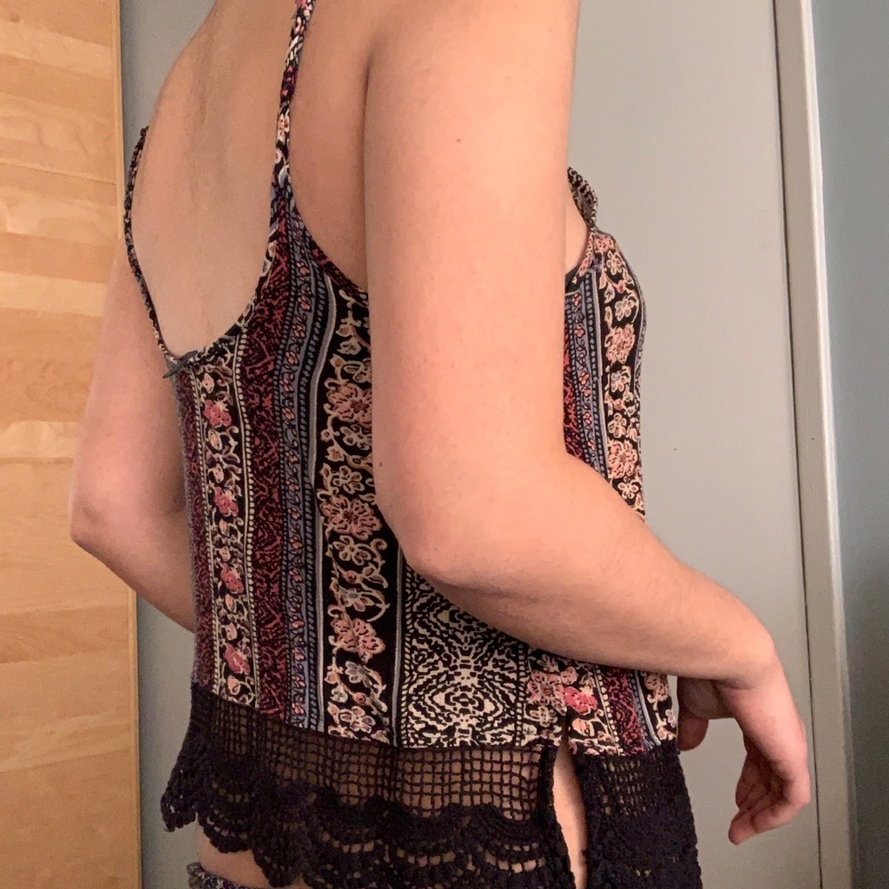 Floral Printed Lace Tank Top - Picture 8 of 12